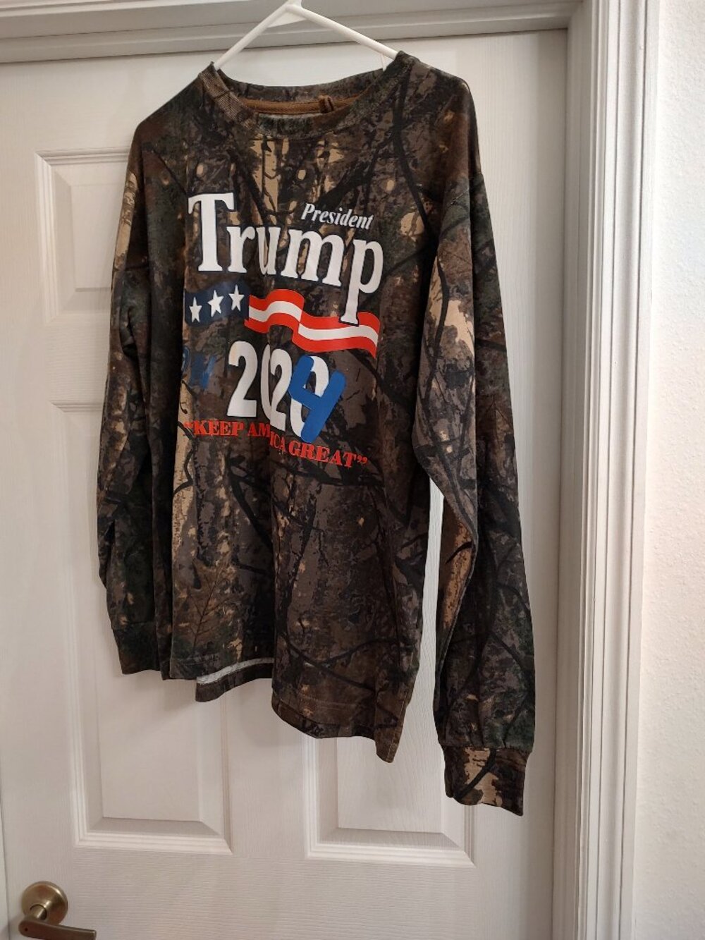 TRUMP 2020 Long Sleeve Camo Shirt size L
